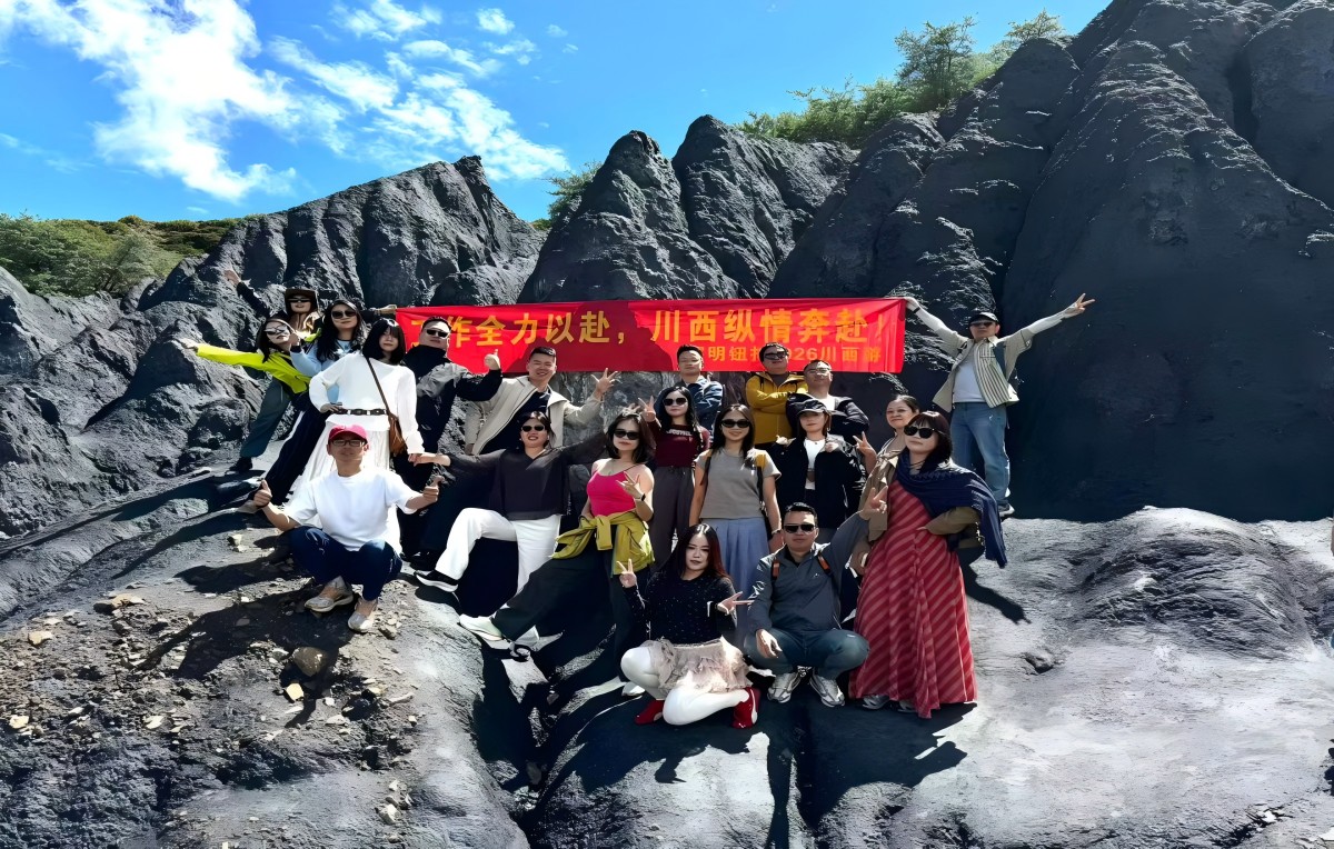 富明钮扣｜富明树脂四合扣业务团队川西团建：从东莞到高原，凝聚前行力量
